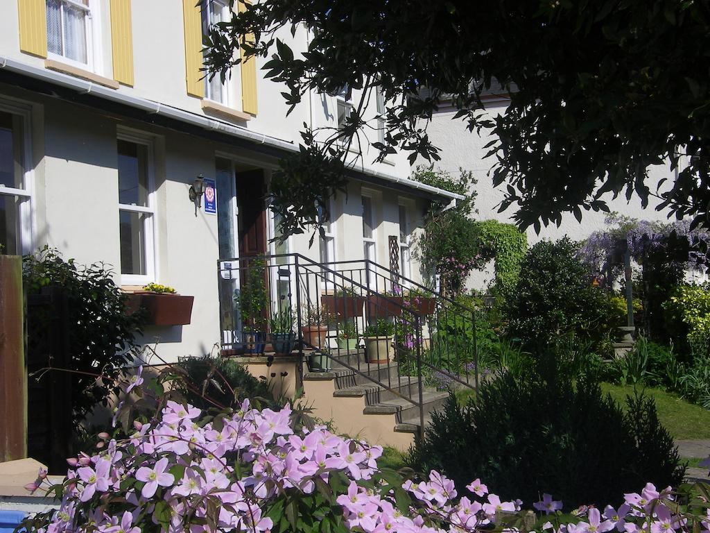 クーム・マーティン Saffron House Bed & Breakfast エクステリア 写真